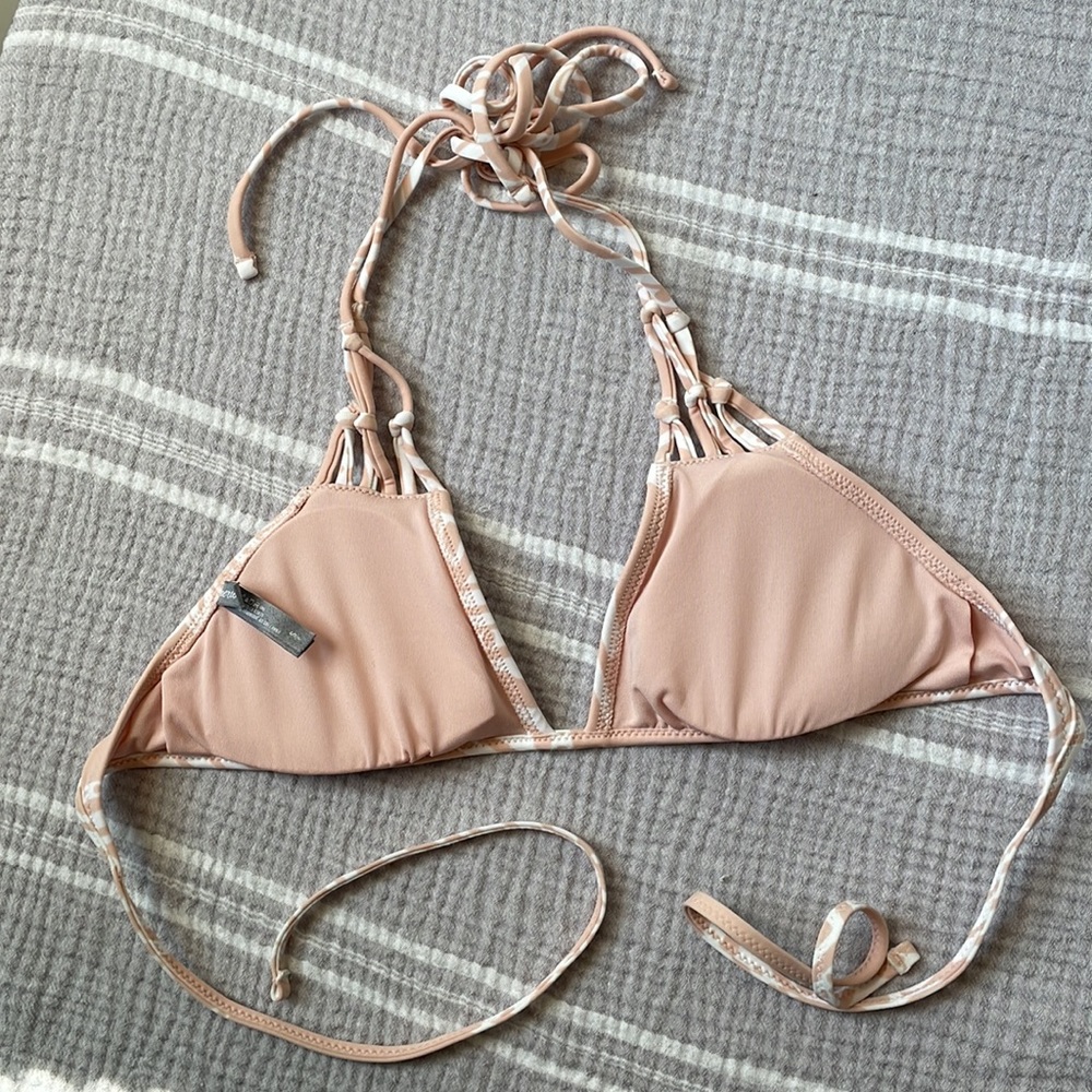 Aerie Bikini Tops in SMALL & an Aerie Bikini Bottom in MEDIUM - Picture 8 of 15